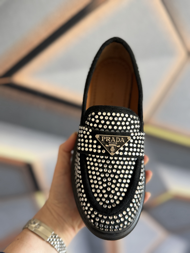 Prada taşlı babet