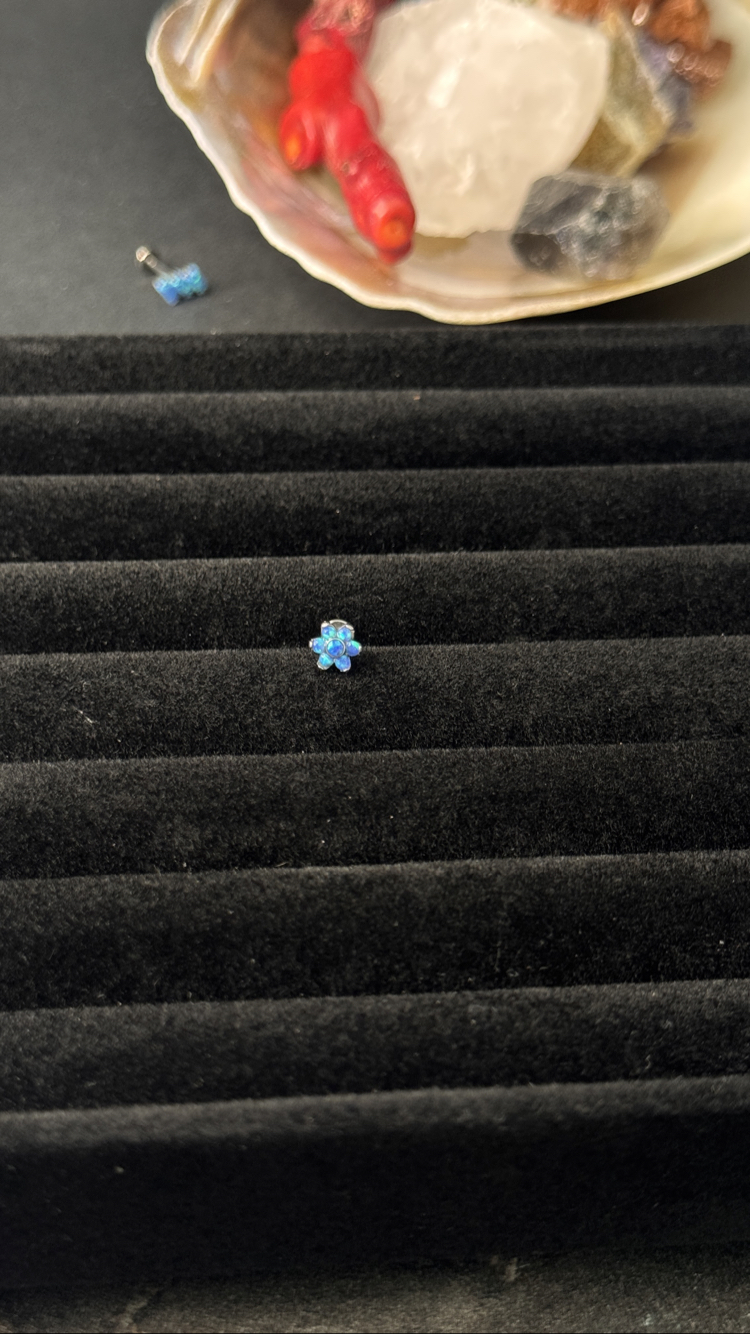 Opal titanyum piercing