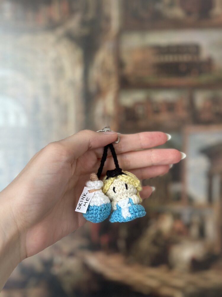 Alice Harikalar Diyarına Charm