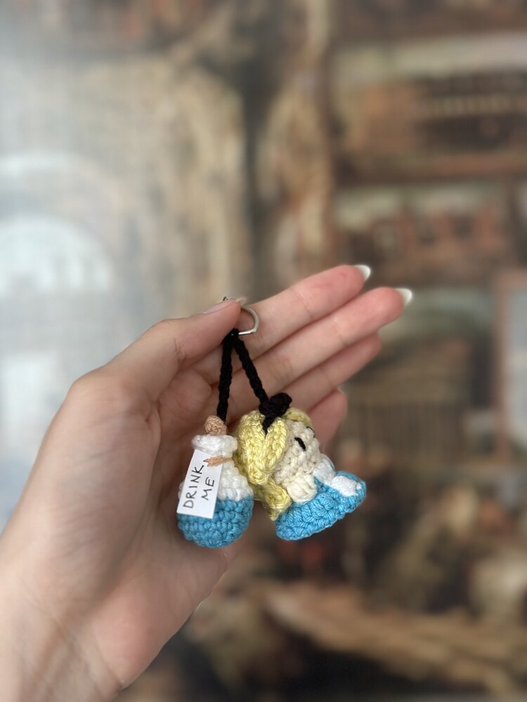 Alice Harikalar Diyarına Charm