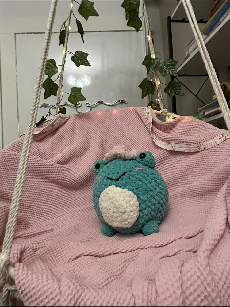 Pembe Şapkalı Kurbağa Amigurumi