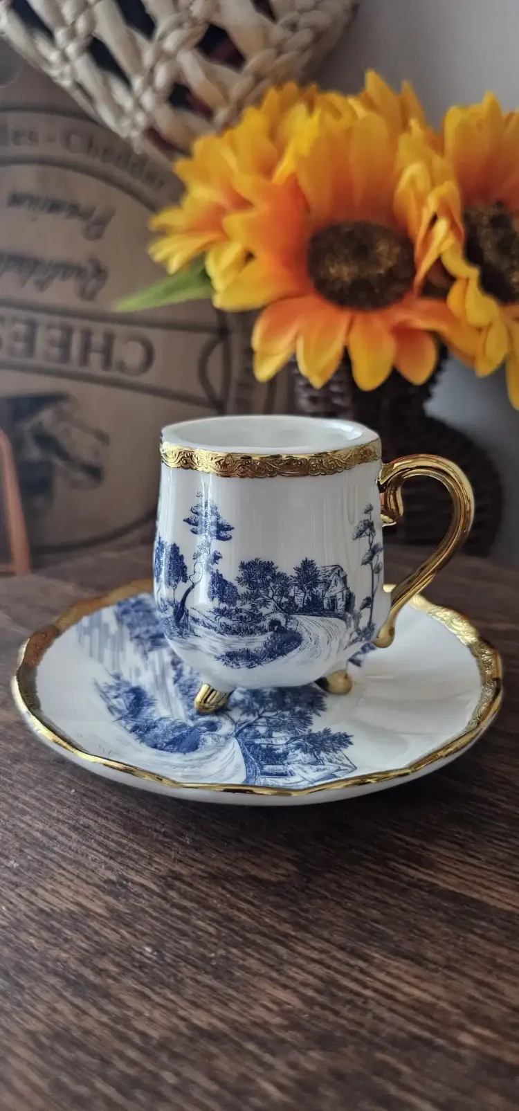 Nostaljik Mavi Manzara Desenli, Altın Yaldızlı Ayaklı Kahve Fincanı