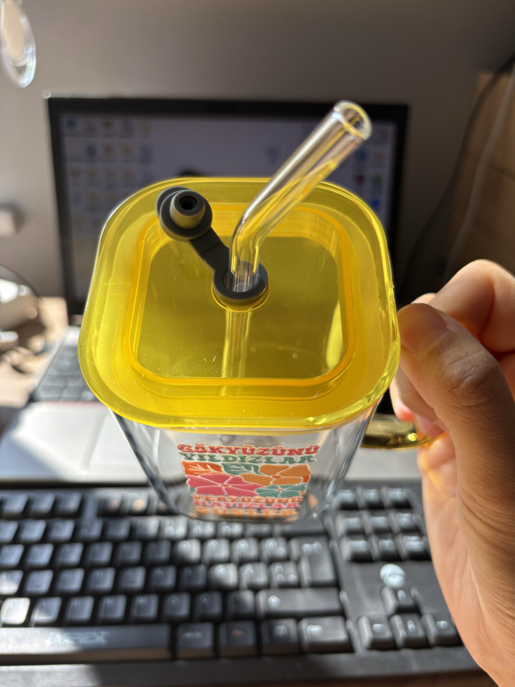 Kulplu bardak