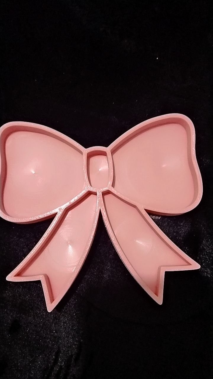 Pembe kurdeleli Takı Standı 