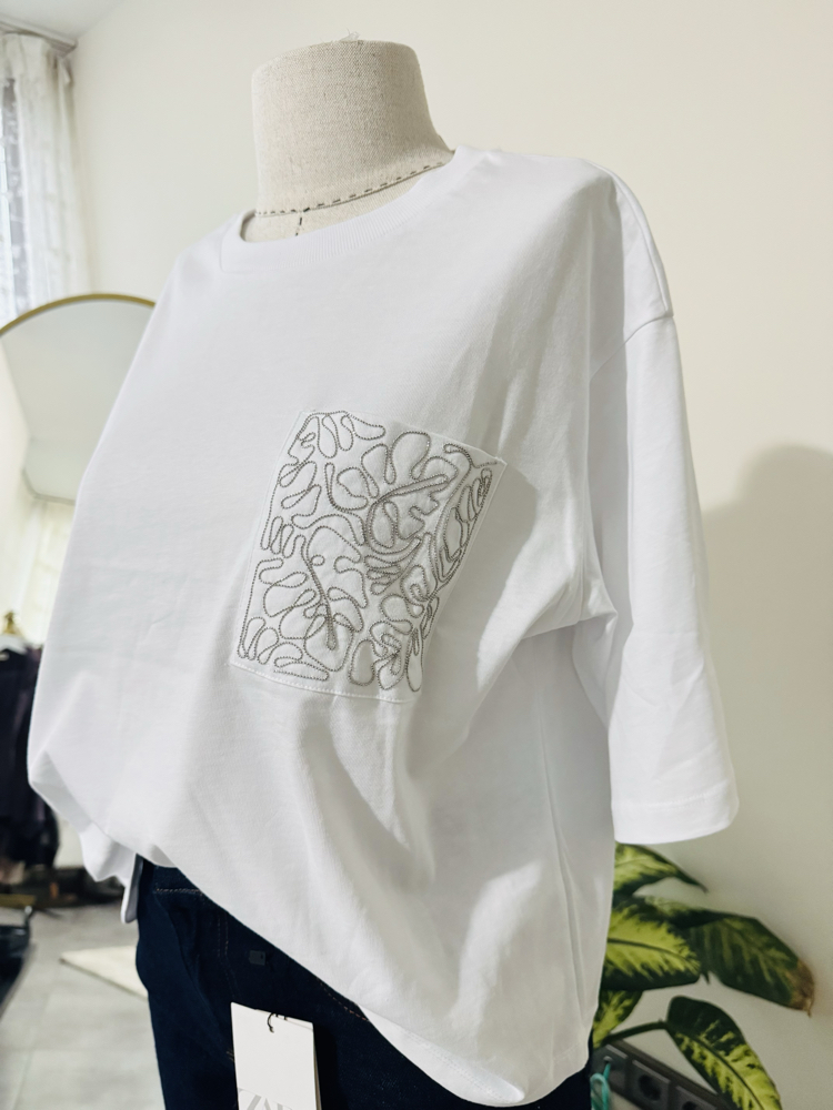 Cep nakış detaylı Tshirt