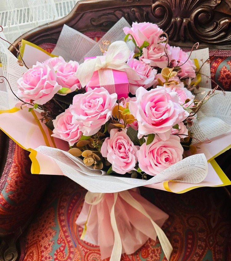 Pembe Masal Gül Buketi (Takı Hediye Kutulu)