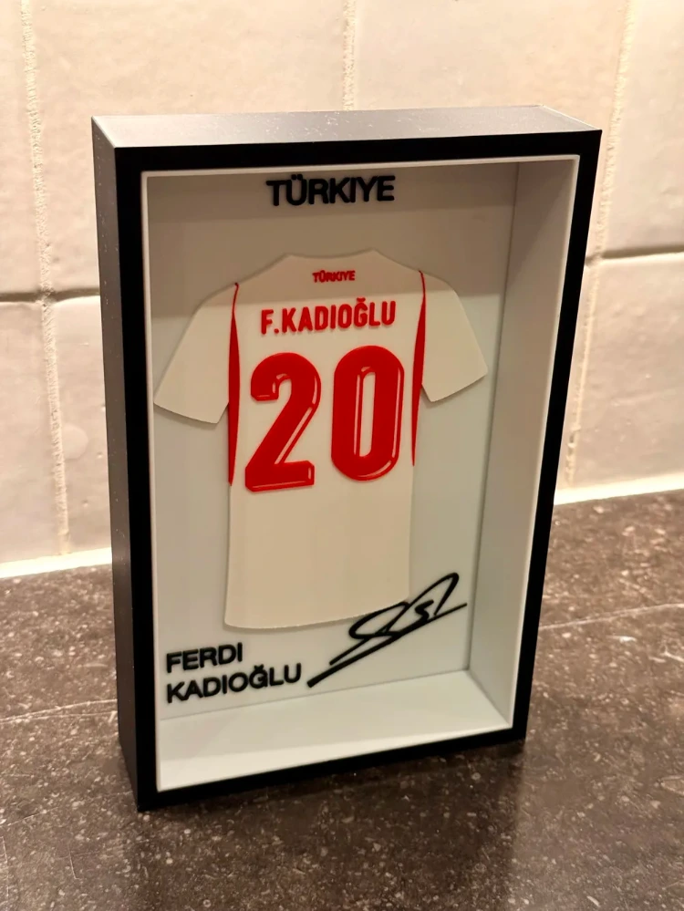 Ferdi Kadıoğlu Forma Çerçevesi