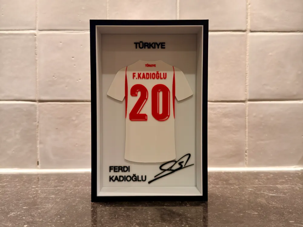 Ferdi Kadıoğlu Forma Çerçevesi