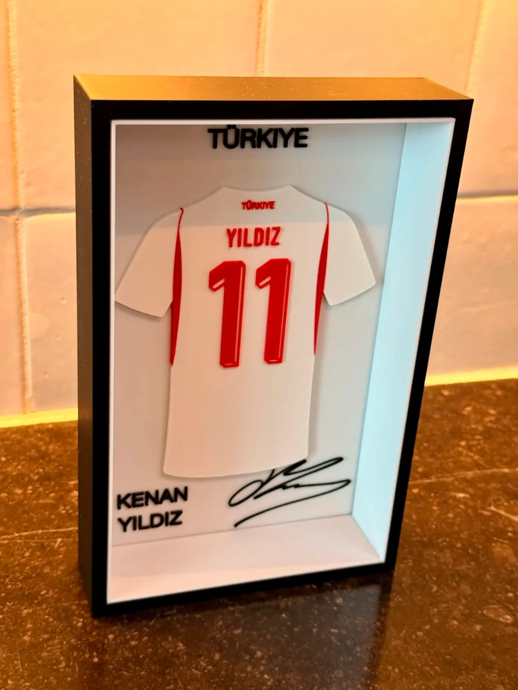 Kenan Yıldız Forma Çerçevesi