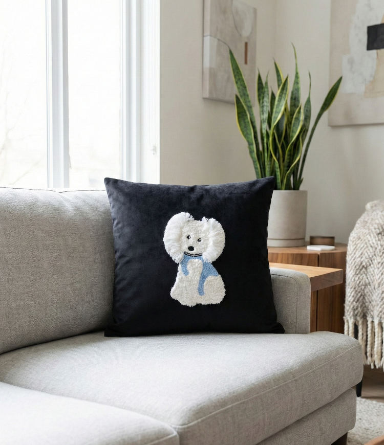 Fluffy Friend Kırlent Kılıfı Köpek Desenli