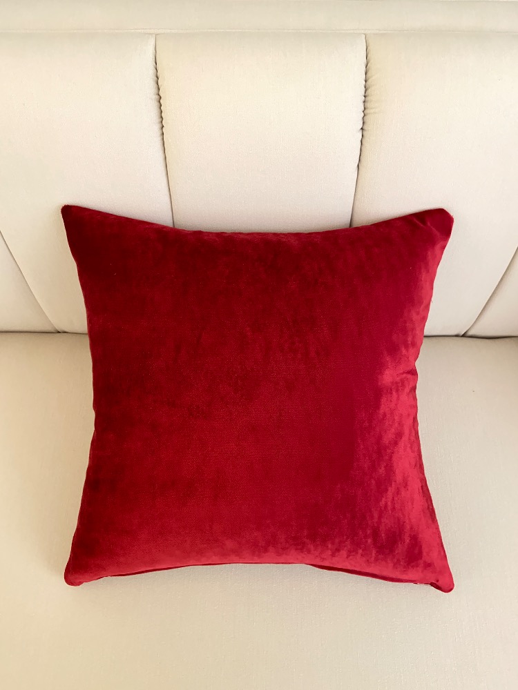Crimson Core Kırlent Kılıfı