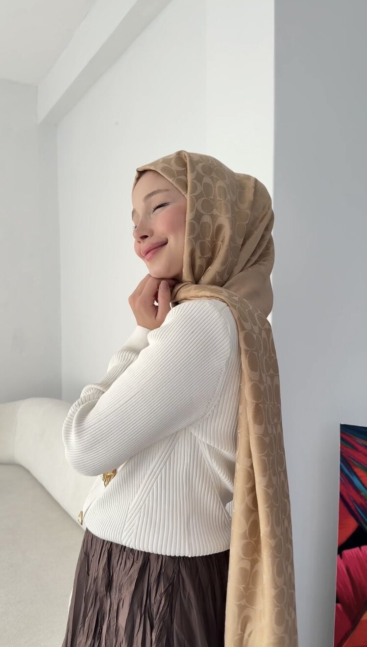 Coach Kaşmir İpek Şal (Camel) SEHER ZEYNEP ADAK ve KARDELEN BİÇİCİ tercihi