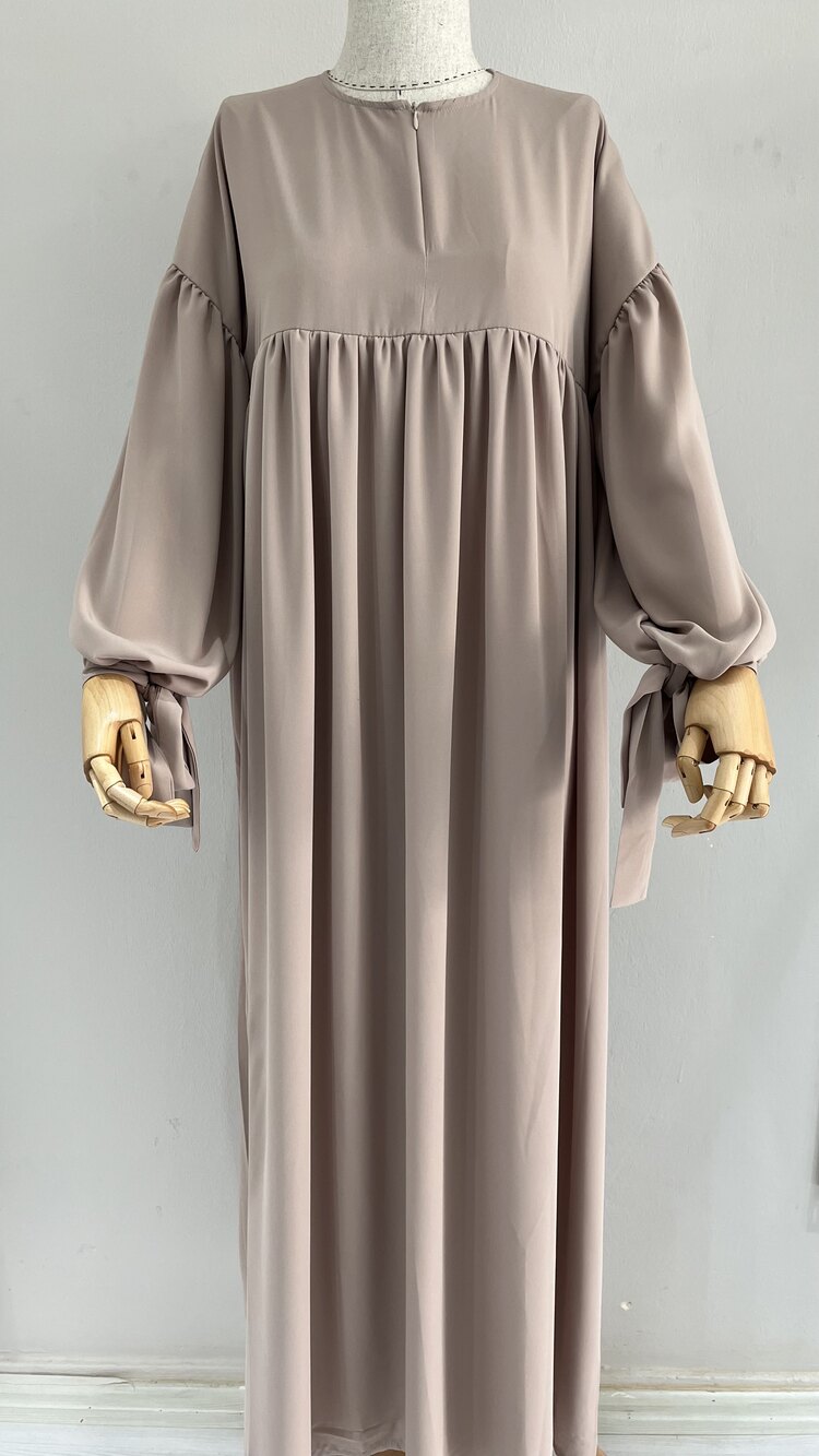 Bej Manşetli Abaya