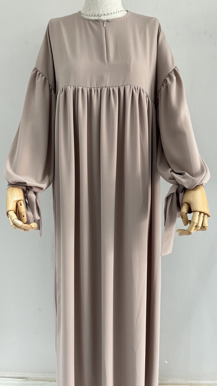 Bej Manşetli Abaya