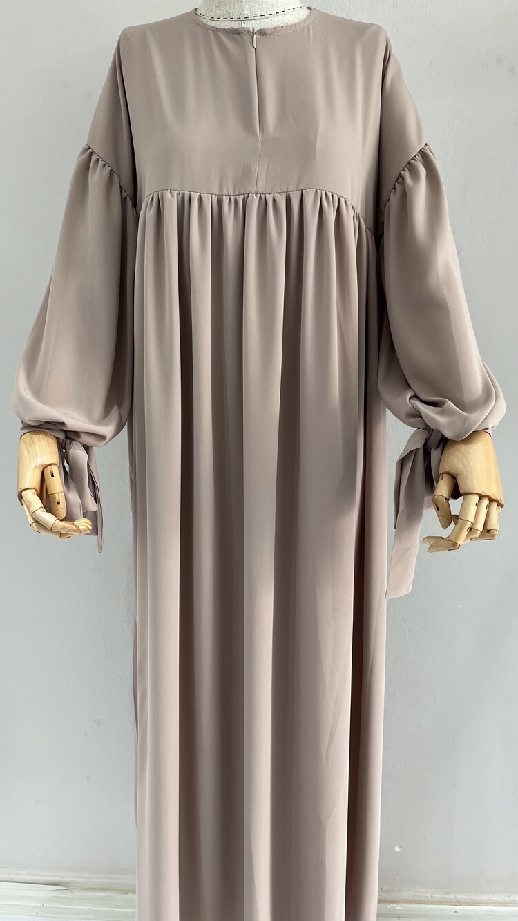 Bej Manşetli Abaya