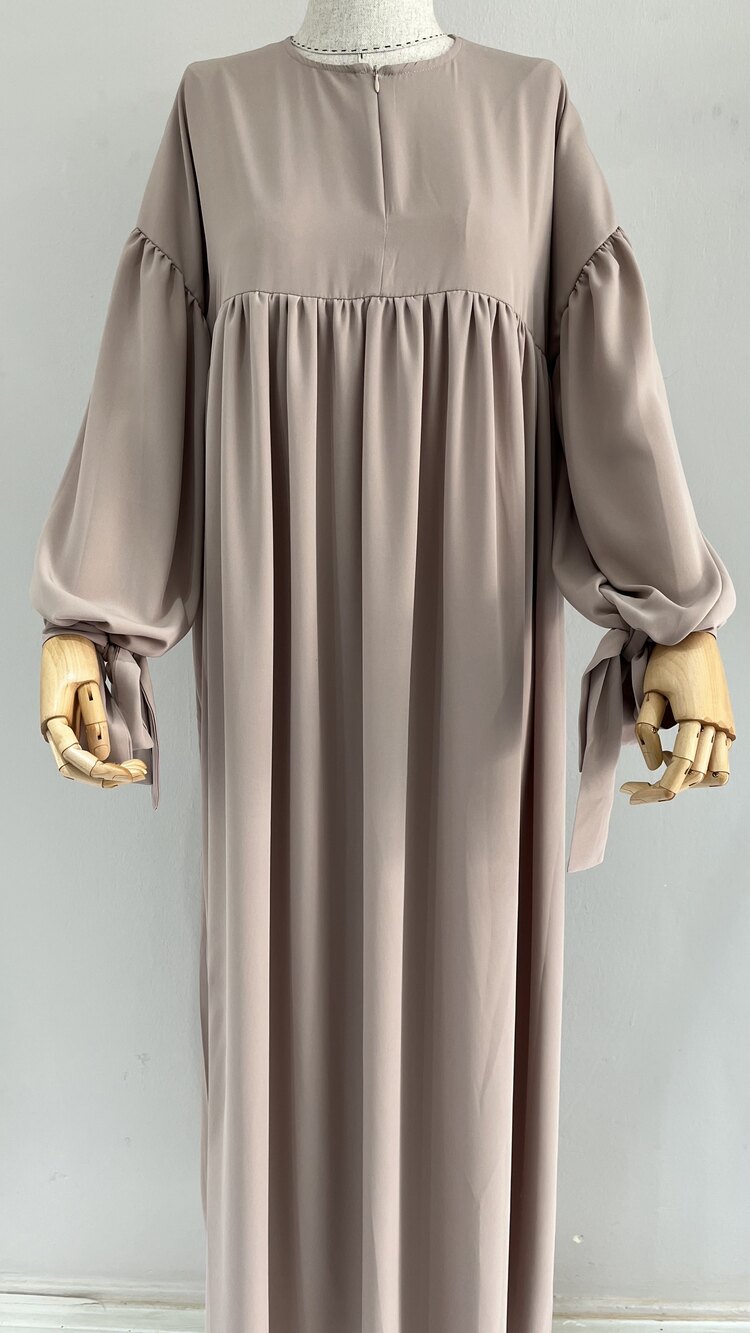 Bej Manşetli Abaya