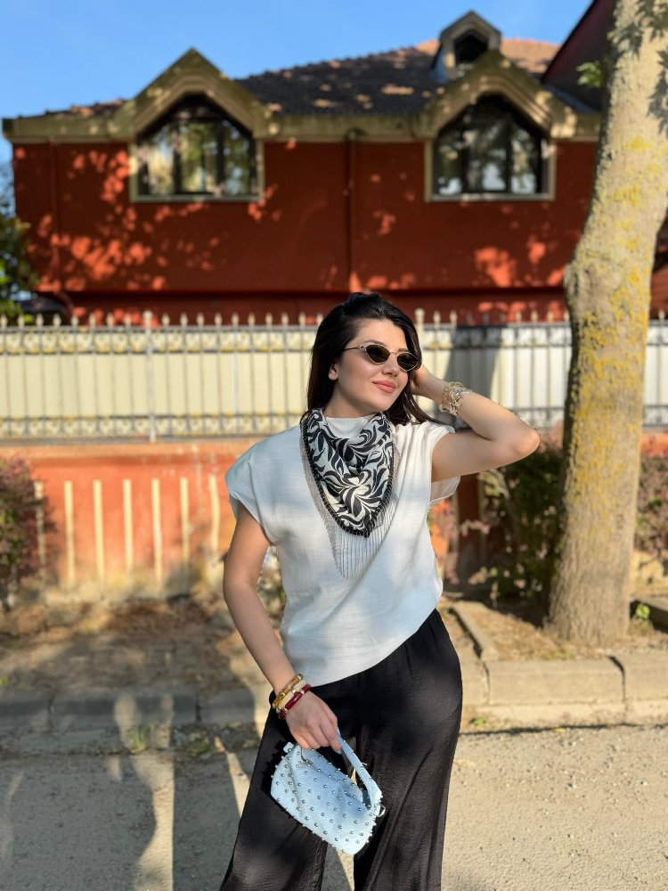 fularlı vatkalı bluz ekru