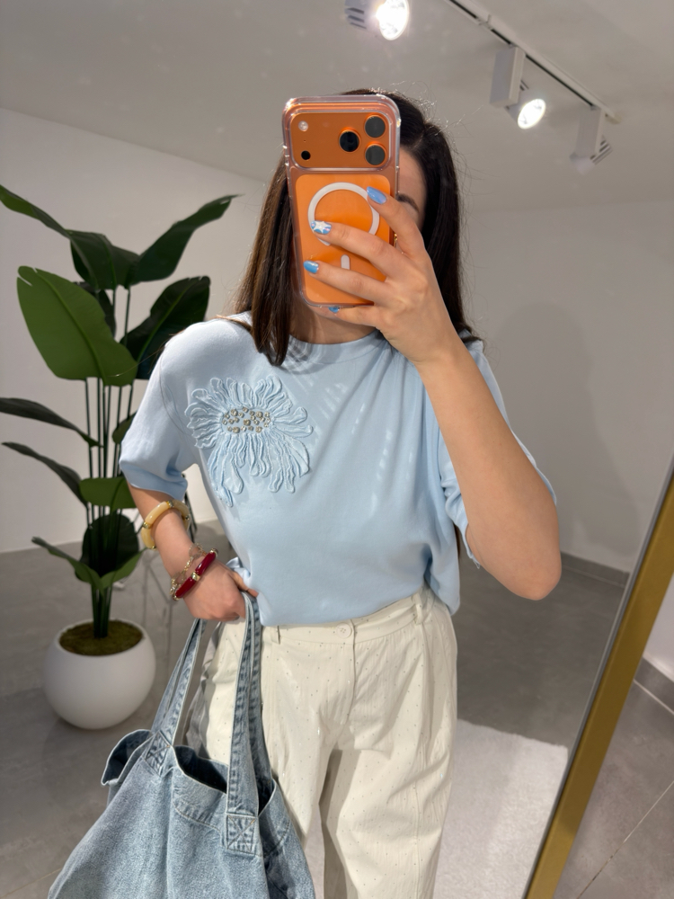 Mavi taşlı çiçeki Tshirt
