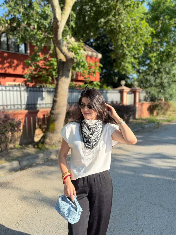 fularlı vatkalı bluz ekru