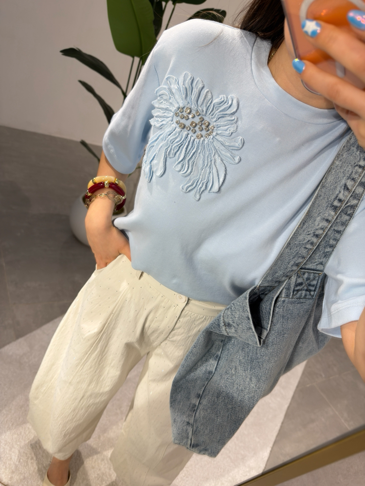 Mavi taşlı çiçeki Tshirt