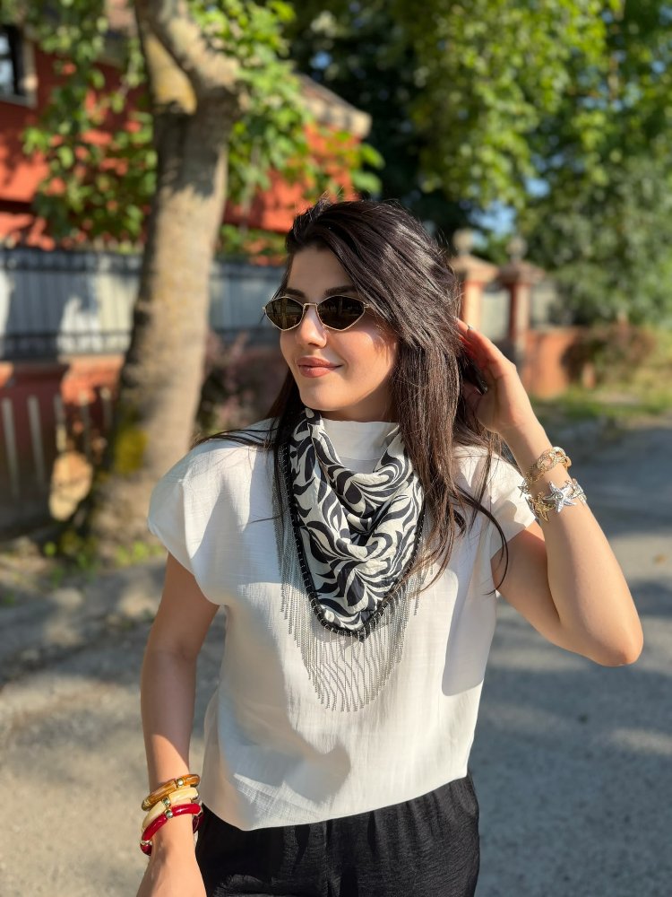 fularlı vatkalı bluz ekru