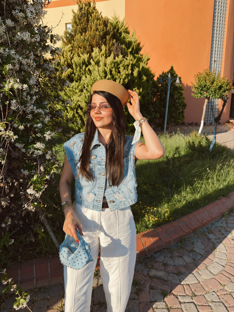 Tasarım taşlı denim yelek