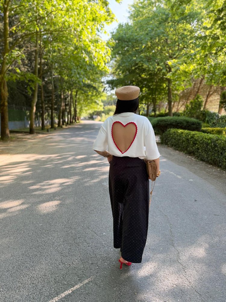 kalp dekolteli tasarım tshirt beyaz
