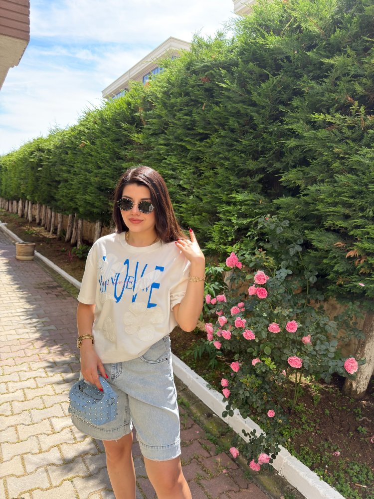 Çiçek baskılı tshirt beyaz