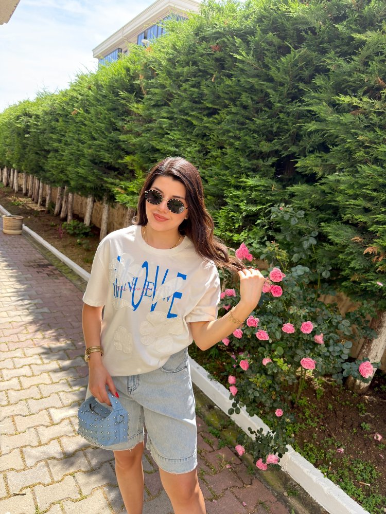 Çiçek baskılı tshirt beyaz