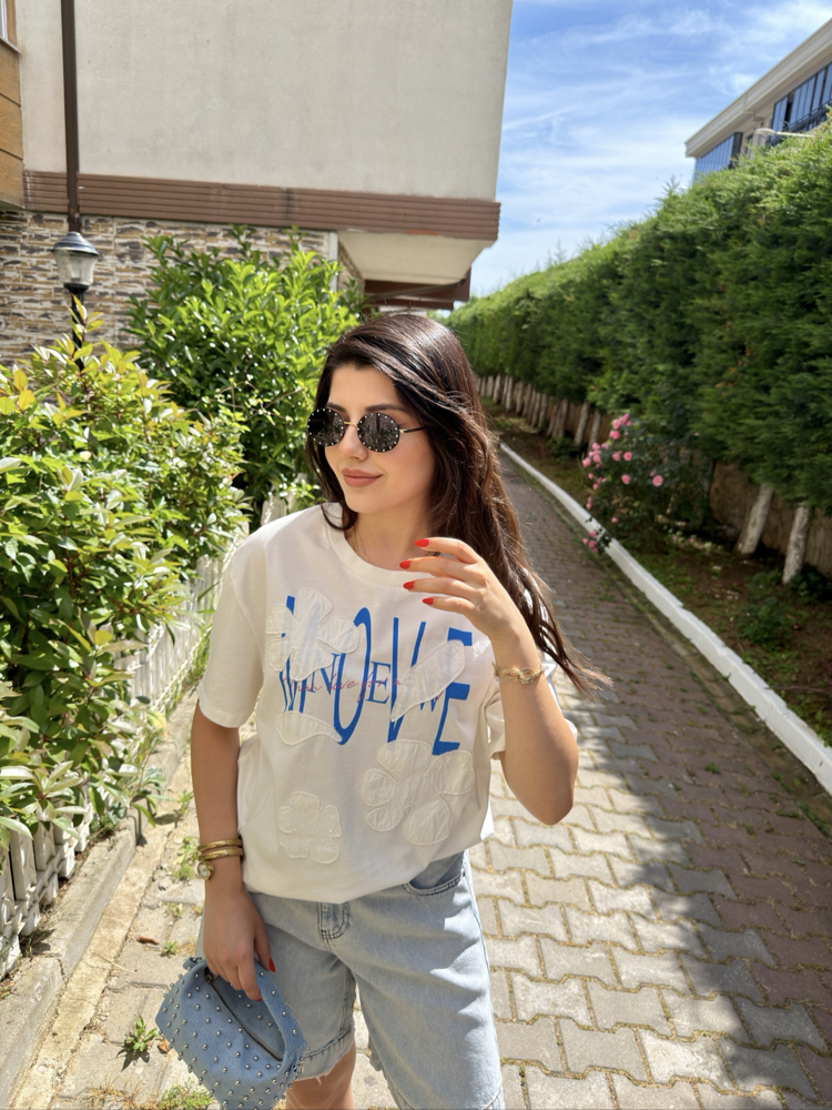 Çiçek baskılı tshirt beyaz