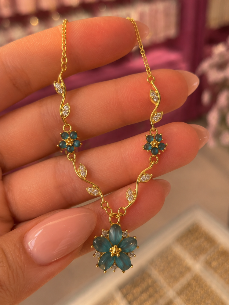 Blue Petal Kolye