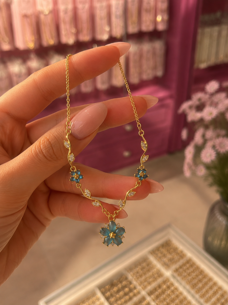 Blue Petal Kolye
