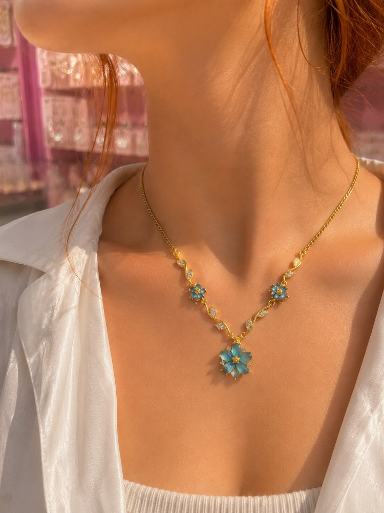 Blue Petal Kolye