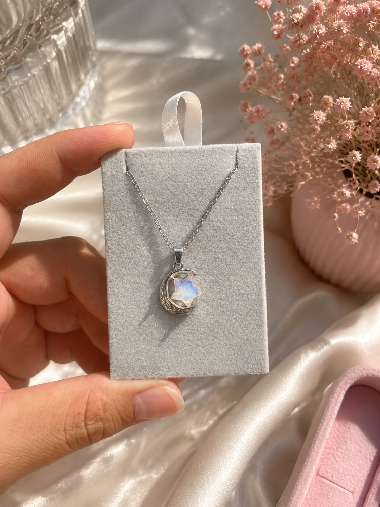 Opal Moon Kolye