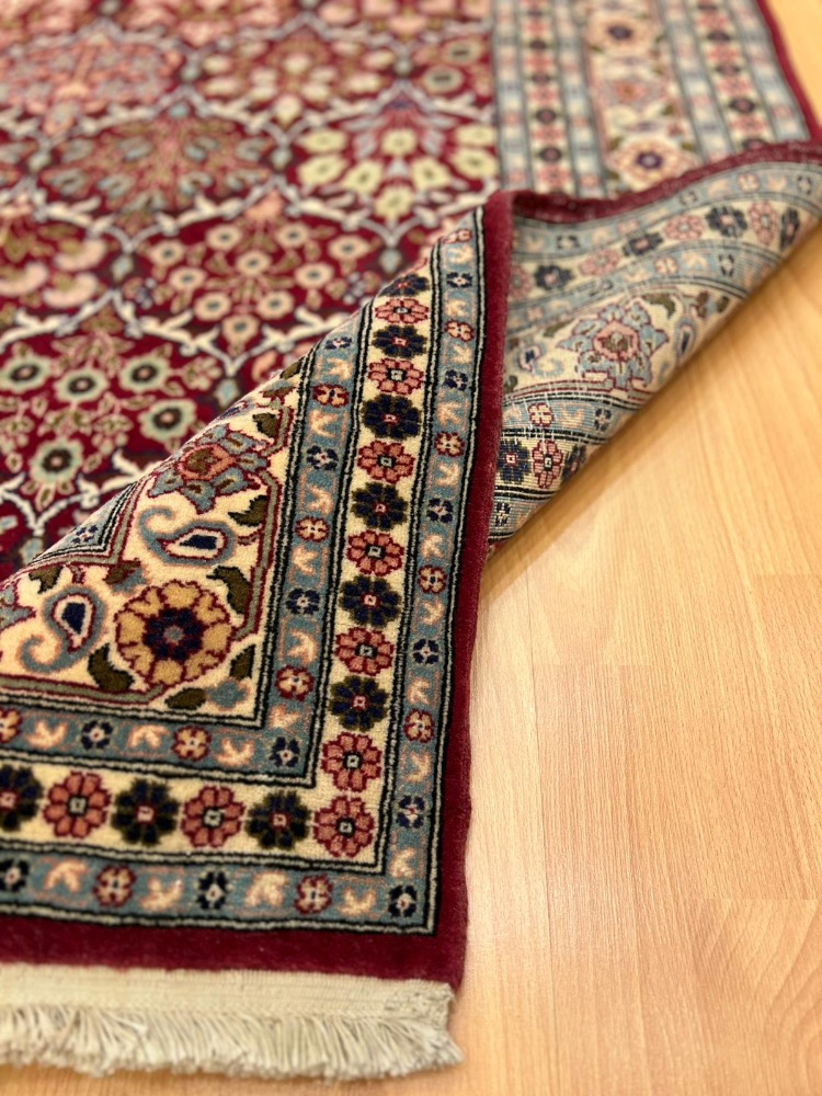 Hereke 184 X 135 Serpme Çiçek Motifli El Dokuma Halı