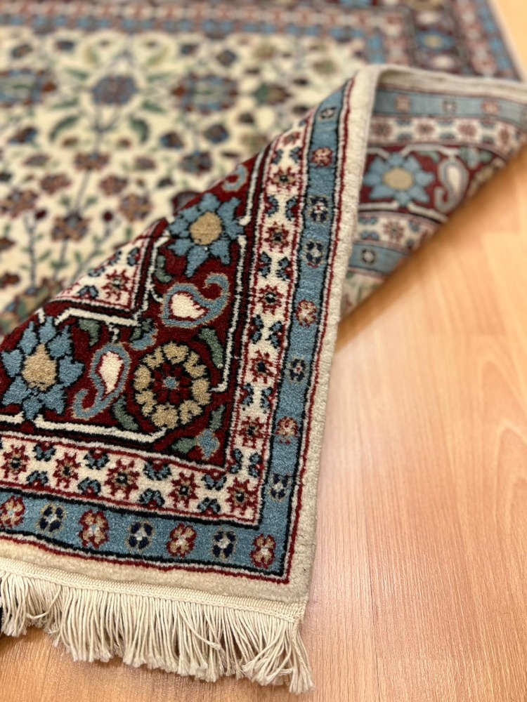 Hereke 110 X 99 Çiçek Demeti (Floral) Desenli El Dokuma Halı
