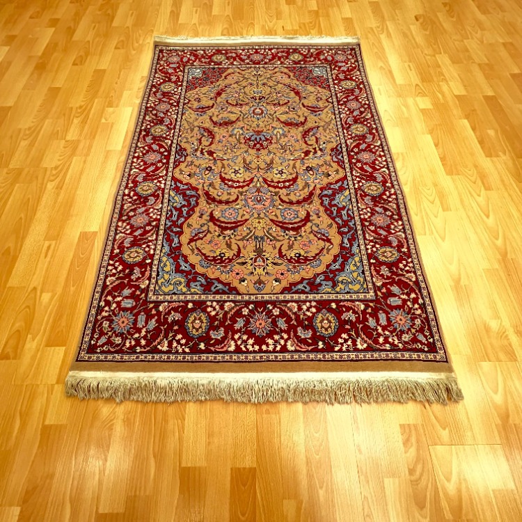 Hereke 167 X 114 Mihraplı ve Kandil Motifli El Dokuma Halı