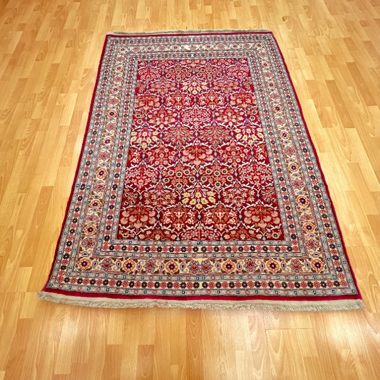 Hereke 184 X 135 Serpme Çiçek Motifli El Dokuma Halı