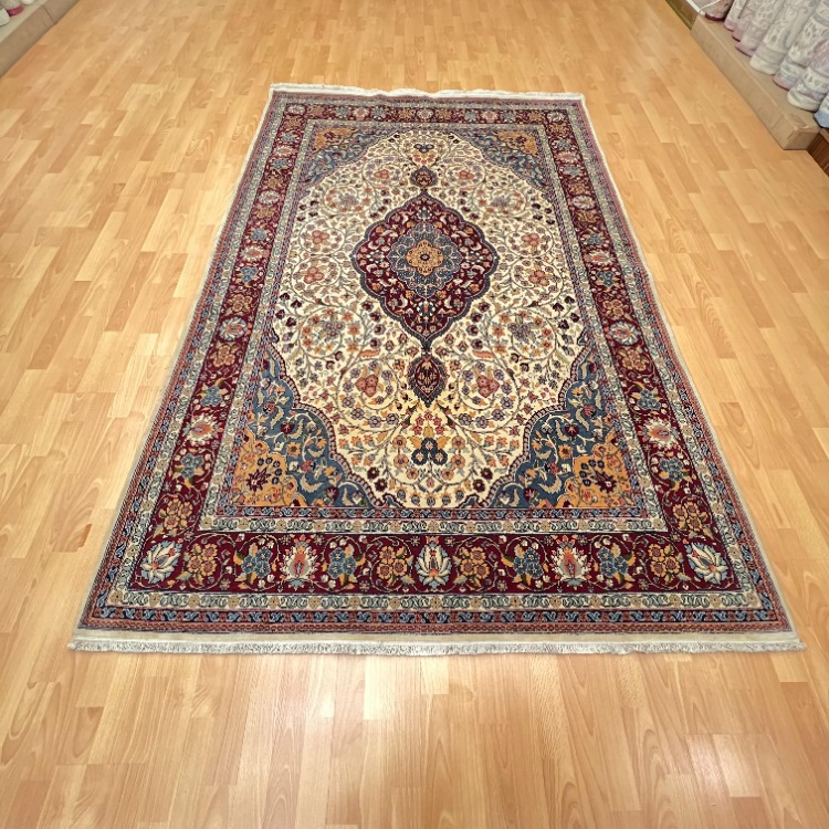 Hereke 266 X 177 Şah Abbas Madalyonlu ve Kandil Motifli El Dokuma Halı