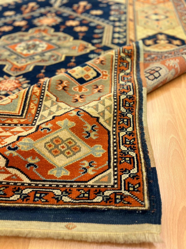 Uşak 210 X 154 Klasik Madalyonlu El Dokuma Halısı