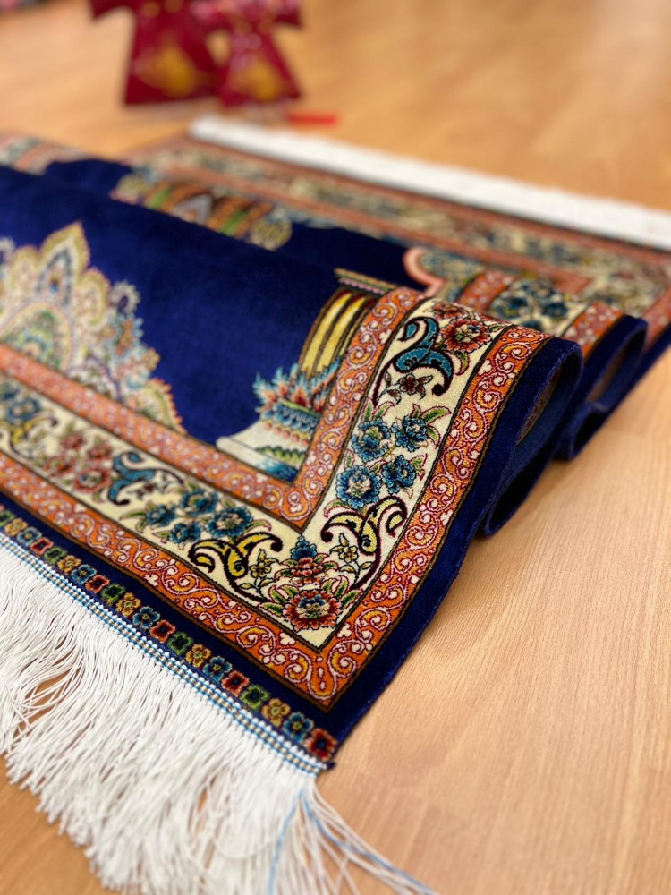 Kandil Motifli Mihraplı İran İpek Seccade