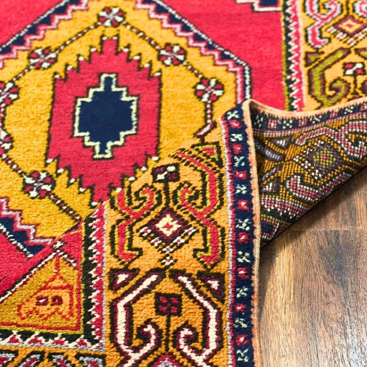 Geleneksel Geometrik Desenli El Yapımı Yün Halı