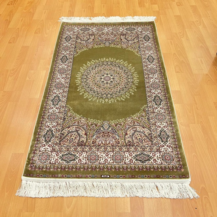 Geleneksel Çiçek ve Bitkisel Motifli 200 x 300 İpek Halı