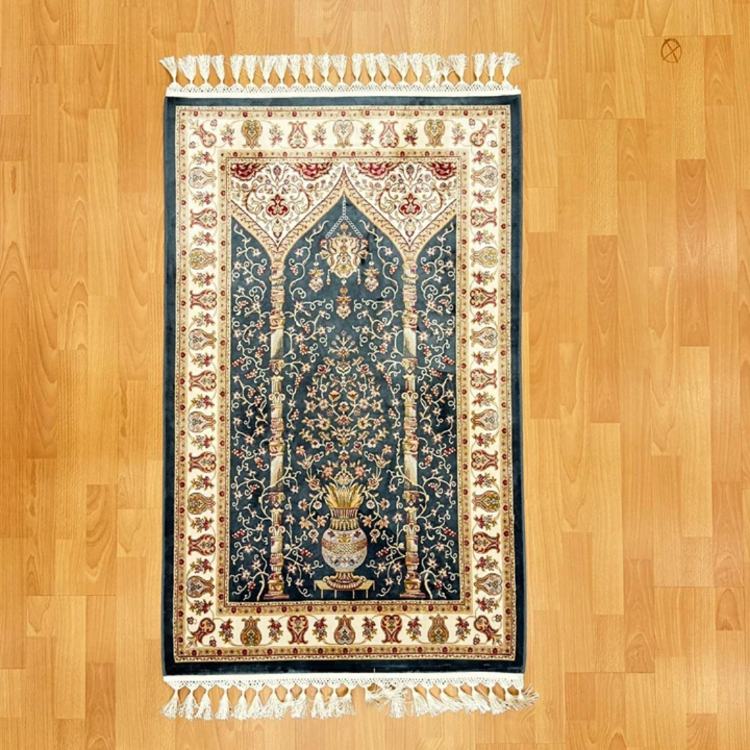 Mihraplı Ağaç Hayatı Desenli İpek Seccade