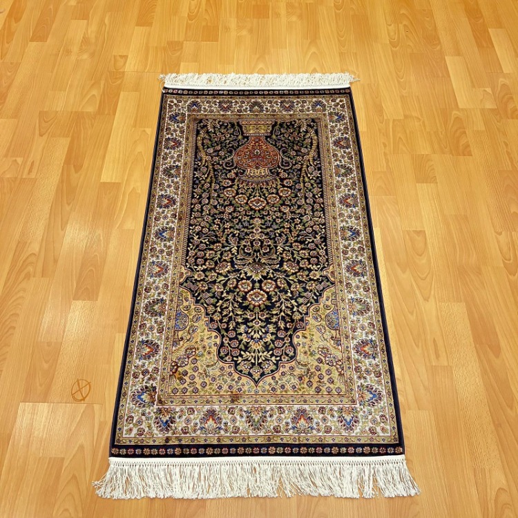 Mihrâb-ı Gülzâr Motifli 70x120 CM İpek Seccade Siyah
