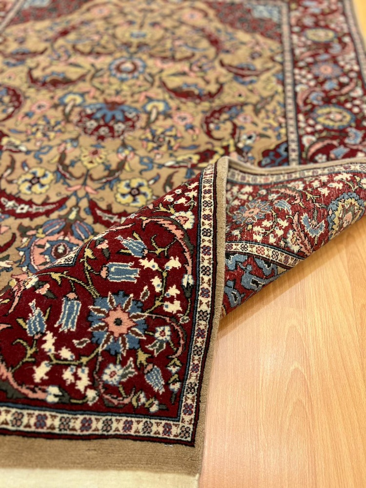 Hereke 167 X 114 Mihraplı ve Kandil Motifli El Dokuma Halı