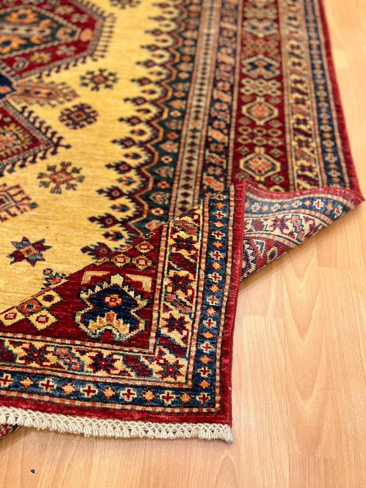 Şirvan  Geometrik Madalyonlu 242 x 170 El Dokuma Halı 