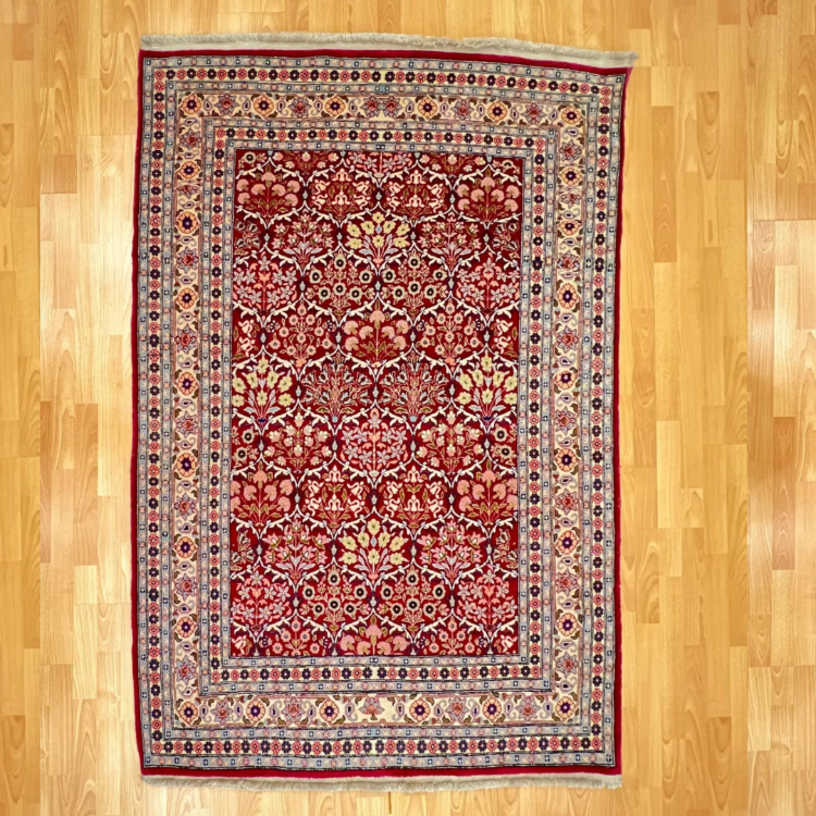 Hereke 184 X 135 Serpme Çiçek Motifli El Dokuma Halı