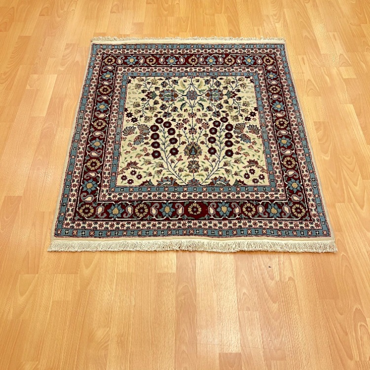Hereke 110 X 99 Çiçek Demeti (Floral) Desenli El Dokuma Halı