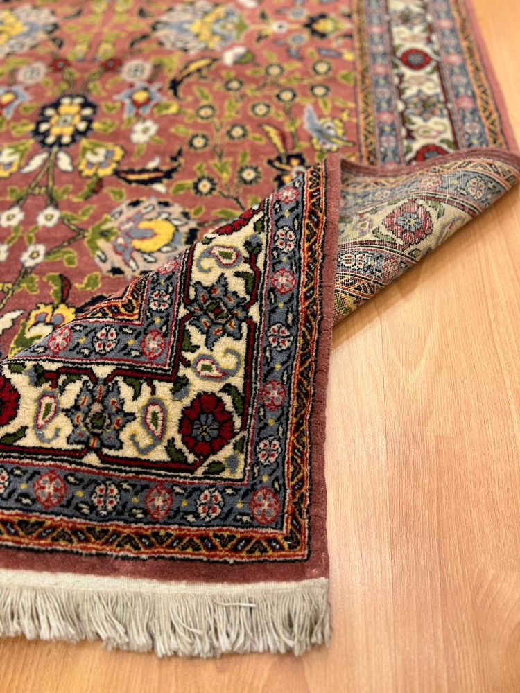 Hereke 197x 128 Yedi Dağın Çiçeği Motifli El Dokuma Halı